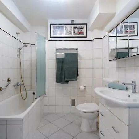 Jupa Homes Großzügiges Mit Stellplatz Apartment